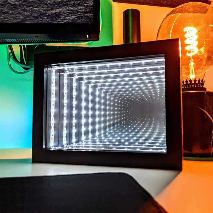 Éclat Éternel : Le Miroir Infini Personnalisé PANTHERLOX