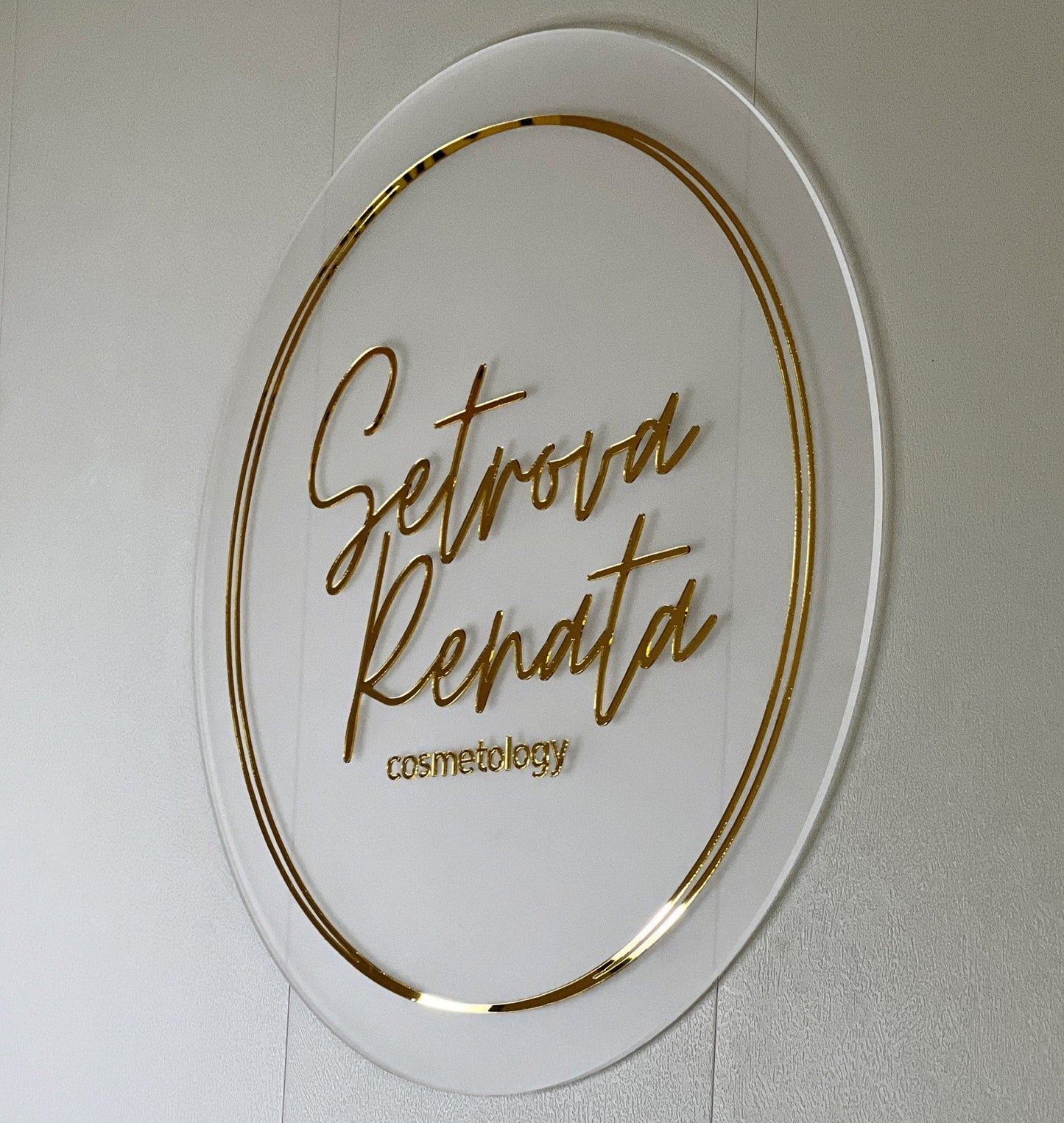 Enseigne Commerciale Personnalisée en Plexiglas